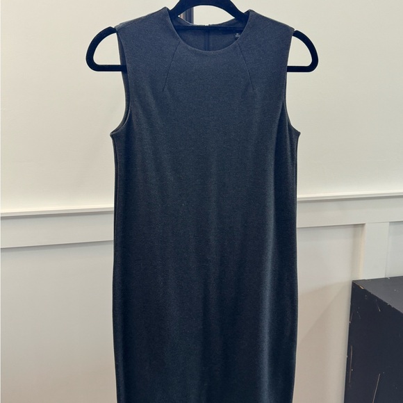 Uniqlo sleeveless shift dress - Picture 4 of 5